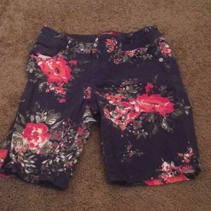 i am selling theses shorts .